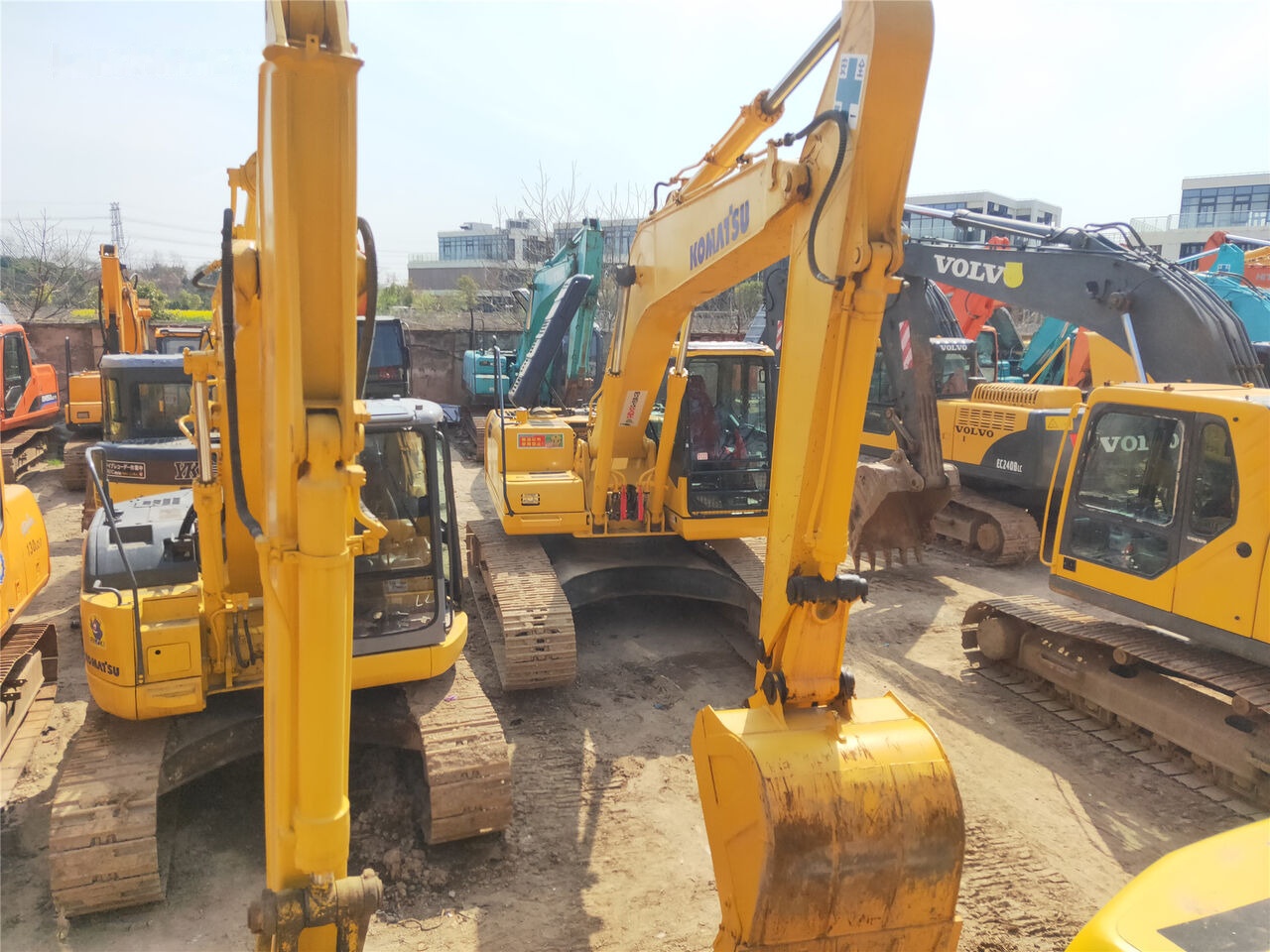 Komatsu PC200-7 - Crawler excavator: picture 3 Komatsu PC200-7 - Crawler excavator: picture 3