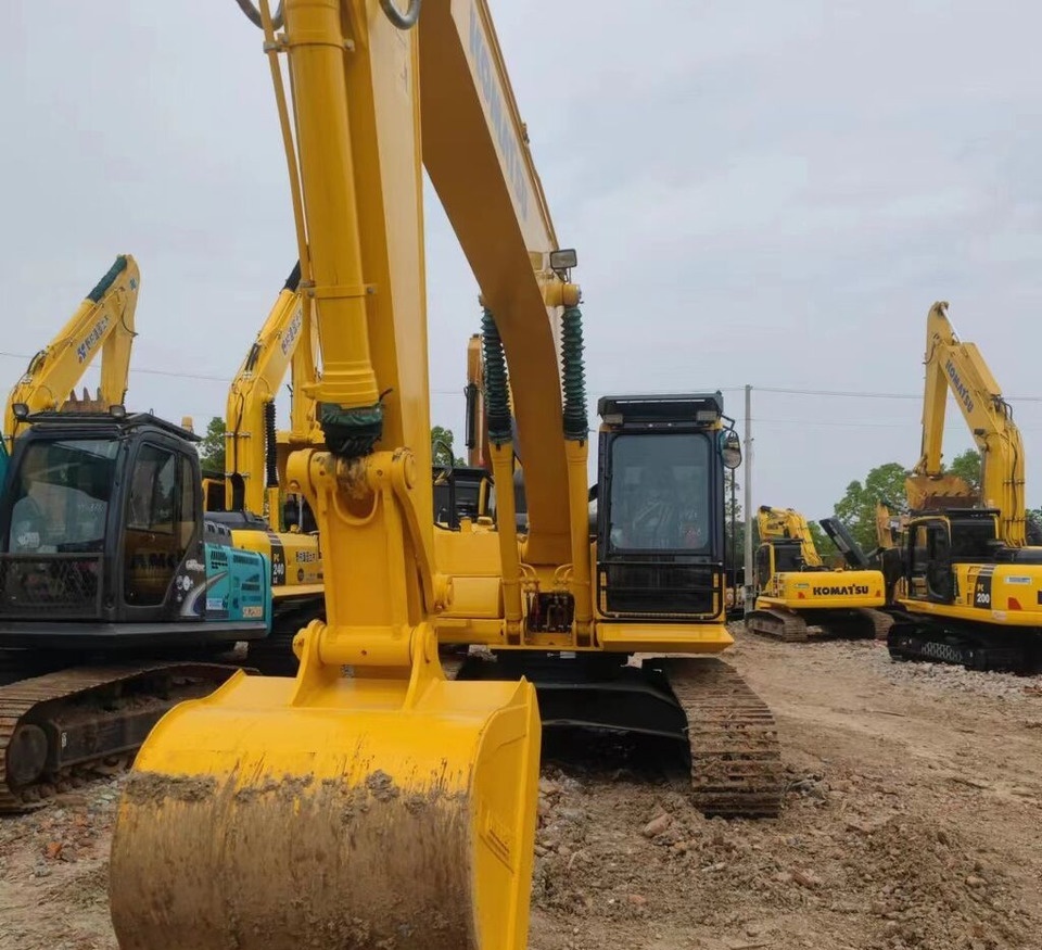 Crawler excavator Komatsu PC220-8: picture 9