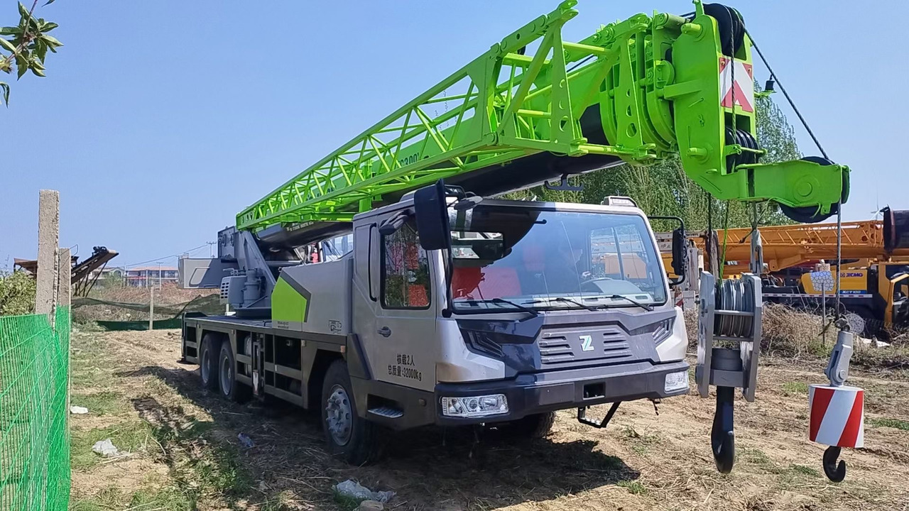 ZOOMLION ZTC300V - Mobile crane: picture 1 ZOOMLION ZTC300V - Mobile crane: picture 1