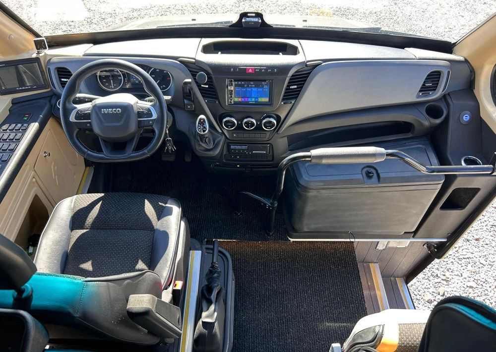 Minibus, Passenger van Iveco Daily: picture 16