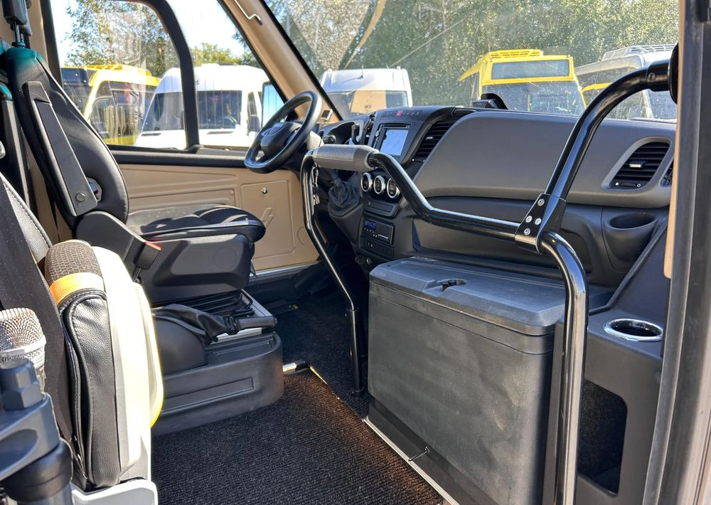 Minibus, Passenger van Iveco Daily: picture 13