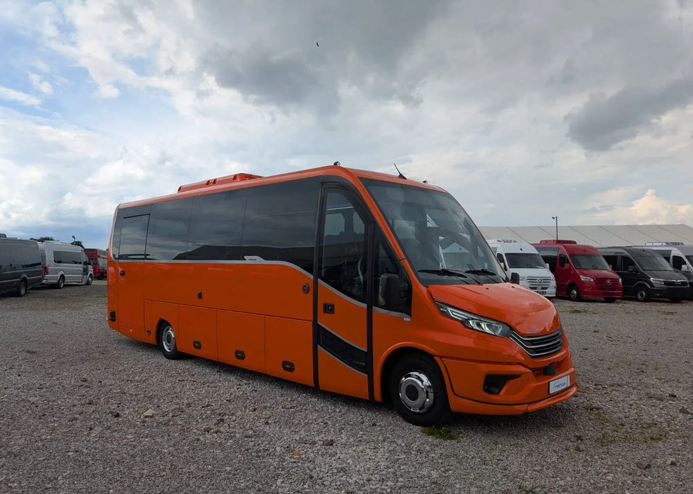 Iveco Daily - Coach: picture 3 Iveco Daily - Coach: picture 3