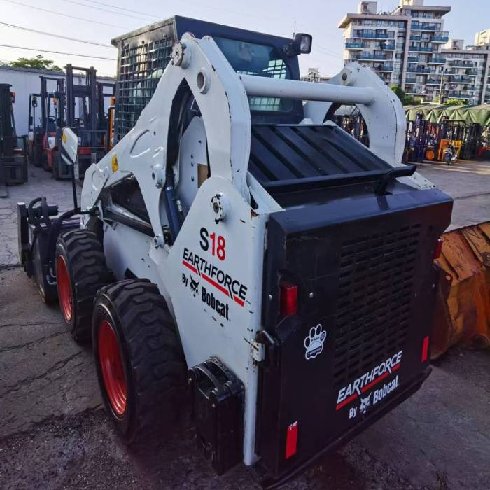 BOBCAT S18 - Skid steer loader: picture 2 BOBCAT S18 - Skid steer loader: picture 2