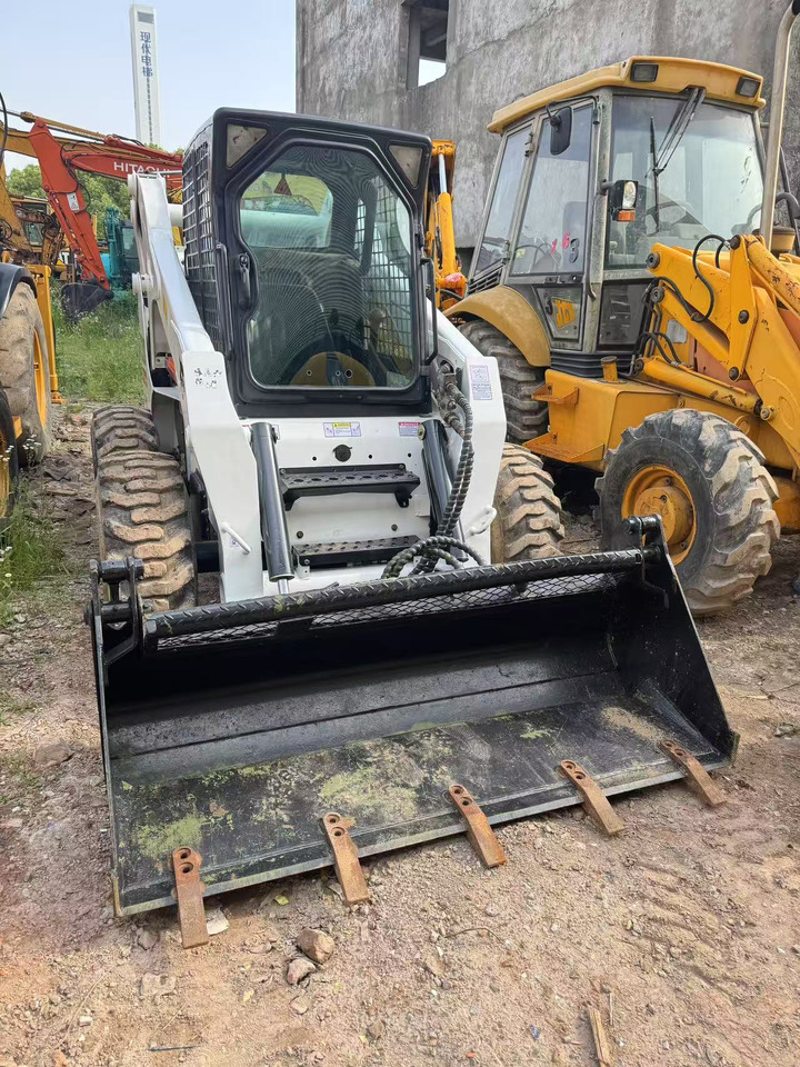BOBCAT S300 - Skid steer loader: picture 4 BOBCAT S300 - Skid steer loader: picture 4