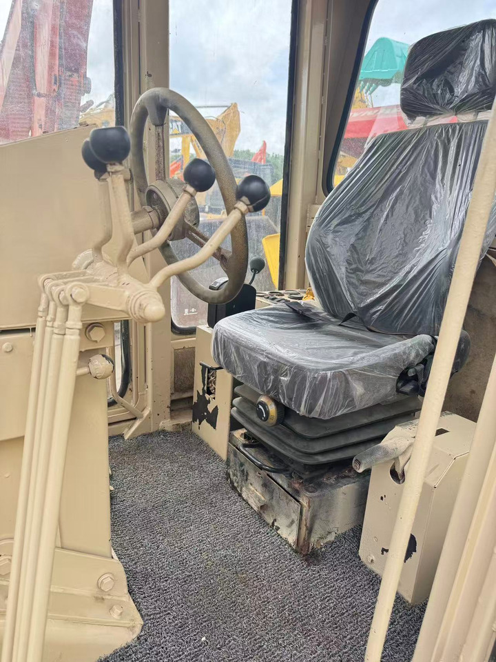 CATERPILLAR 140H - Grader: picture 4 CATERPILLAR 140H - Grader: picture 4