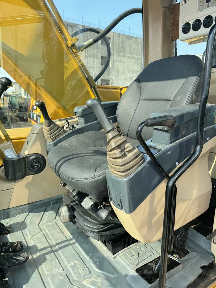 CATERPILLAR 320C - Crawler excavator: picture 4 CATERPILLAR 320C - Crawler excavator: picture 4