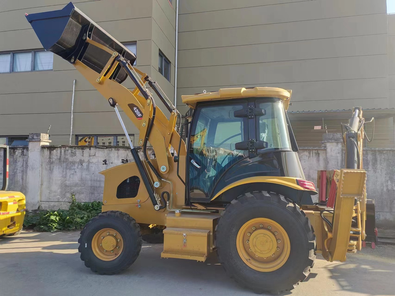 CATERPILLAR 420F - Backhoe loader: picture 2 CATERPILLAR 420F - Backhoe loader: picture 2