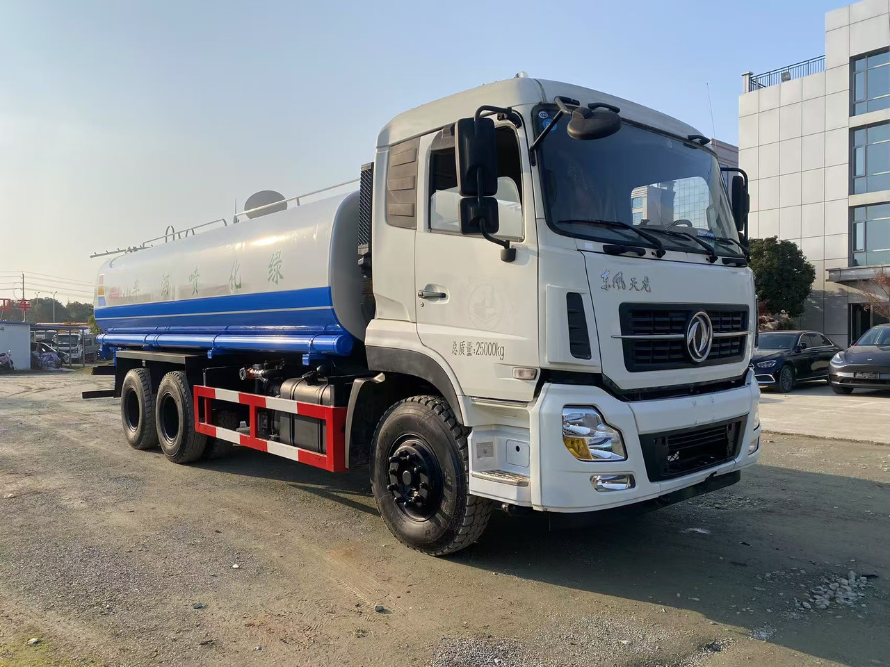 DONGFENG 20000L water truck Sprinkler - Tank truck: picture 4 DONGFENG 20000L water truck Sprinkler - Tank truck: picture 4