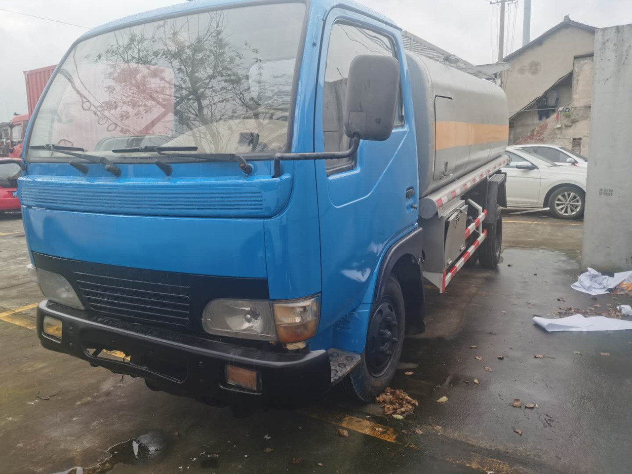 DONGFENG 6ton - Tank truck: picture 2 DONGFENG 6ton - Tank truck: picture 2