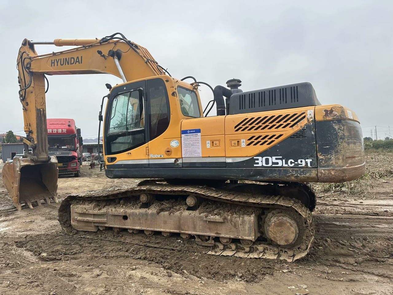 HYUNDAI R305LC-9T - Crawler excavator: picture 1 HYUNDAI R305LC-9T - Crawler excavator: picture 1