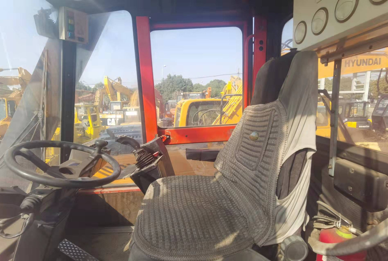 KALMAR DRF450 - Reach stacker: picture 3 KALMAR DRF450 - Reach stacker: picture 3