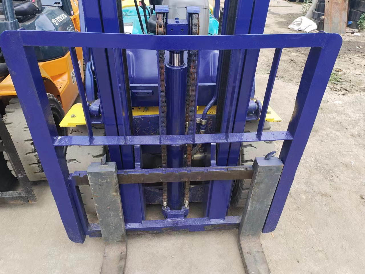 KOMATSU FD30 - Diesel forklift: picture 3 KOMATSU FD30 - Diesel forklift: picture 3