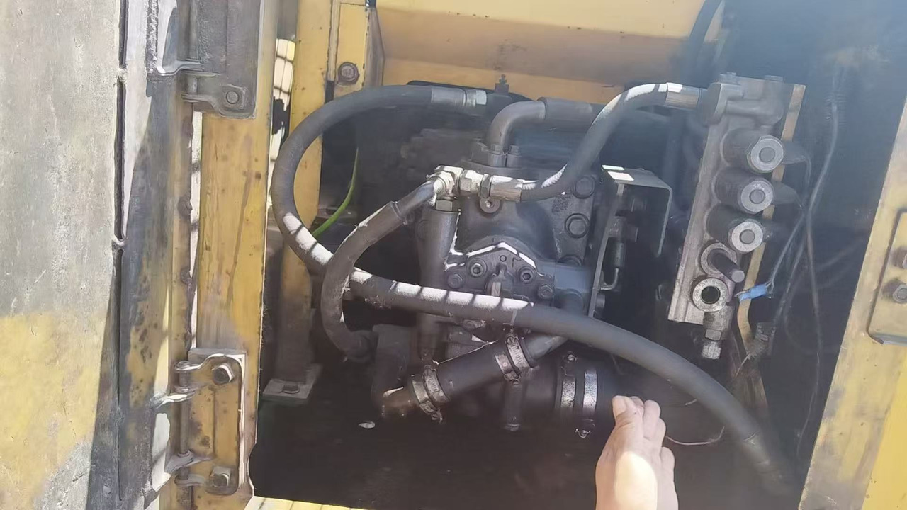 KOMATSU PC120-6 - Crawler excavator: picture 3 KOMATSU PC120-6 - Crawler excavator: picture 3