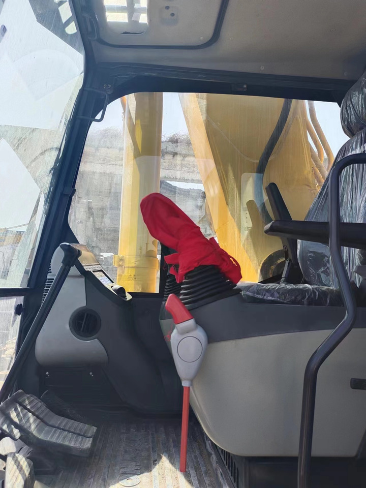 KOMATSU PC450-8 - Crawler excavator: picture 2 KOMATSU PC450-8 - Crawler excavator: picture 2