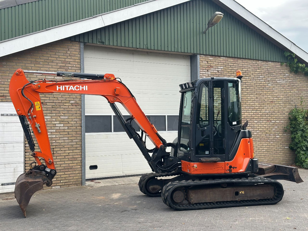 Hitachi ZX52U-3 CLR - Mini excavator: picture 1 Hitachi ZX52U-3 CLR - Mini excavator: picture 1