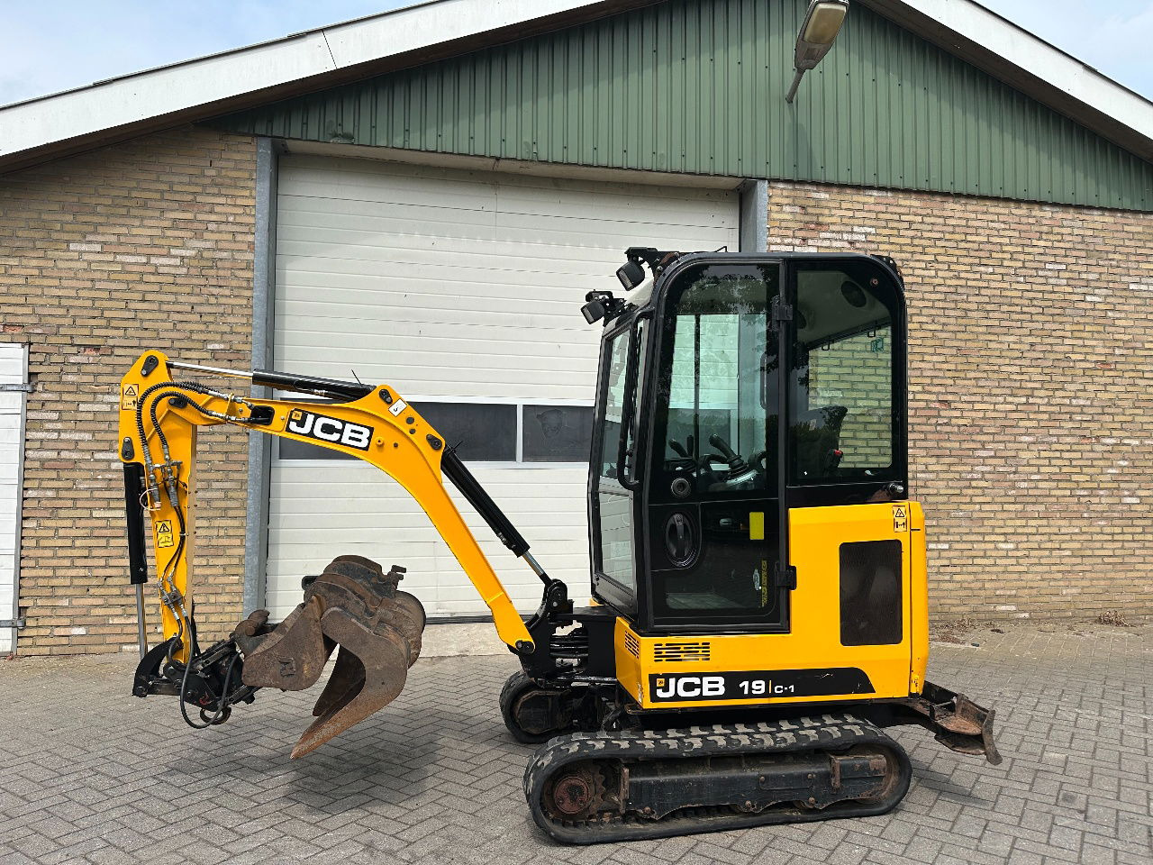 JCB 19 c1 - Mini excavator: picture 1 JCB 19 c1 - Mini excavator: picture 1