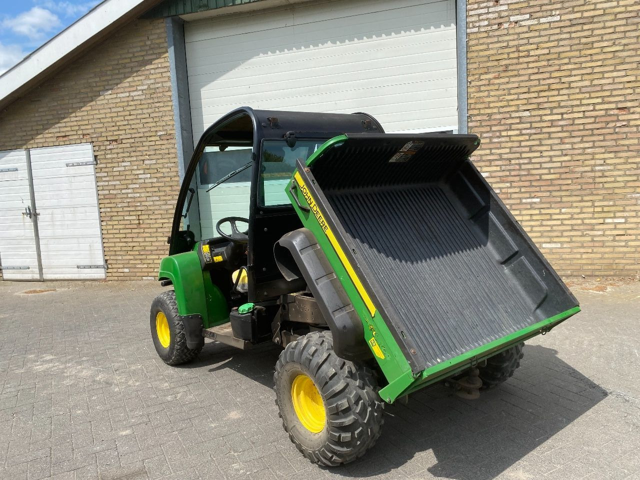 John Deere HPX 4X4 - Side-by-side/ ATV: picture 2 John Deere HPX 4X4 - Side-by-side/ ATV: picture 2
