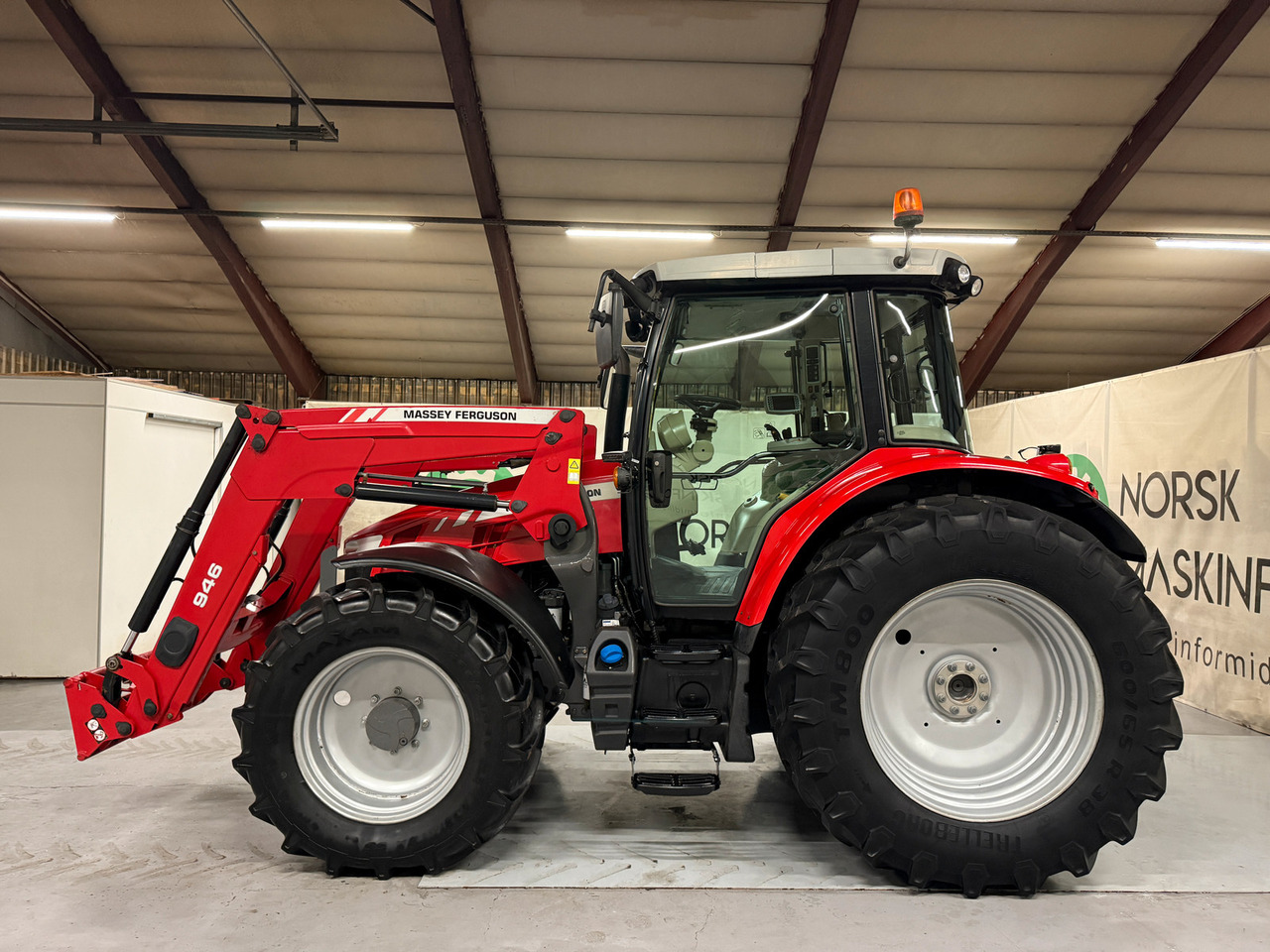 Massey Ferguson 5613 Dyna 4 - Farm tractor: picture 2 Massey Ferguson 5613 Dyna 4 - Farm tractor: picture 2