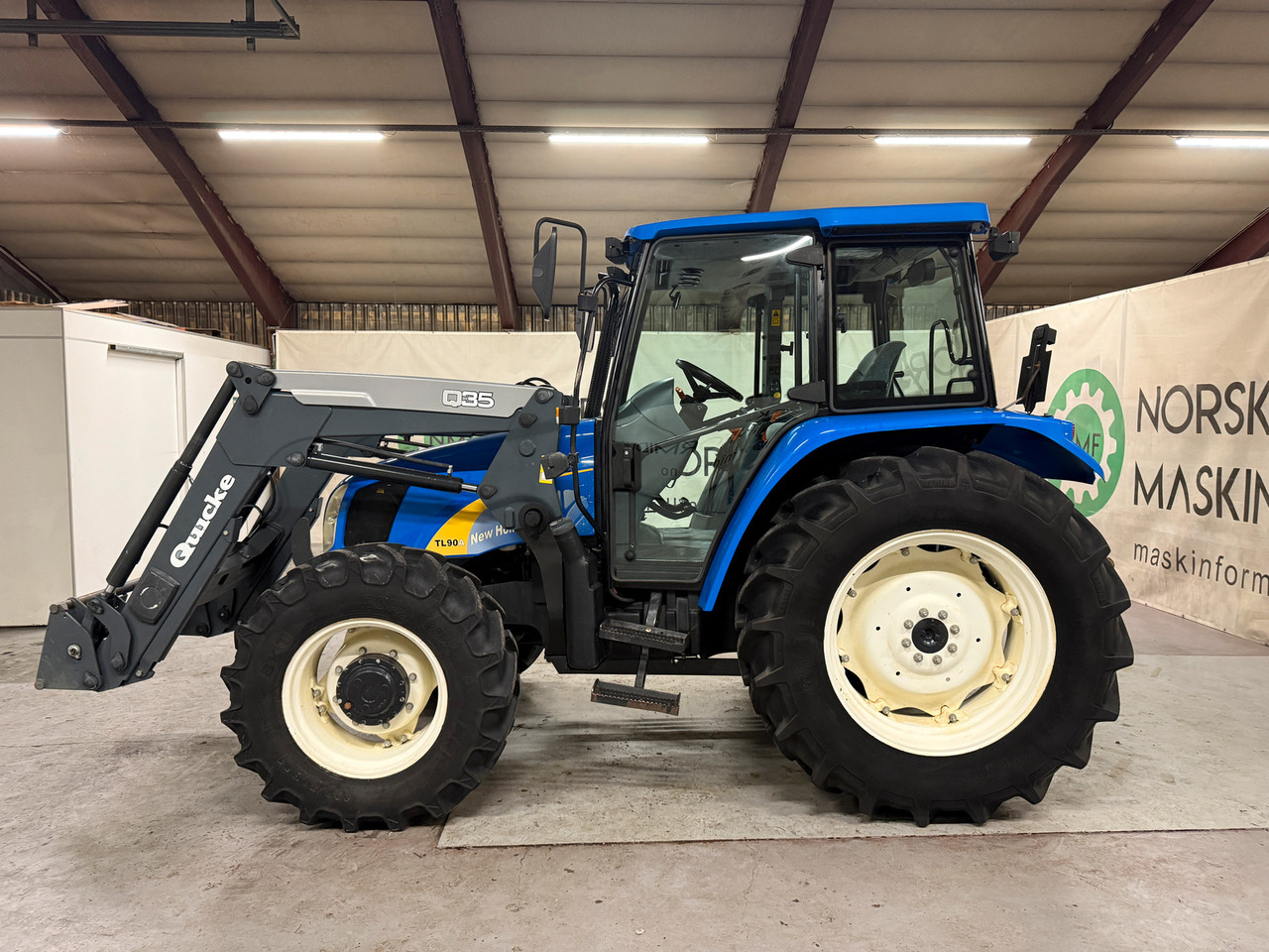 New Holland TL90 - Farm tractor: picture 2 New Holland TL90 - Farm tractor: picture 2