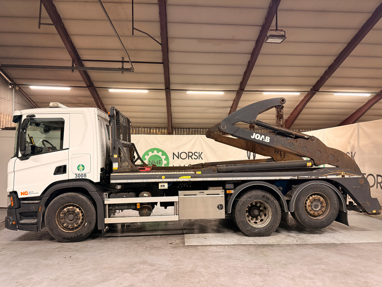 Scania P410 - Skip loader truck: picture 2 Scania P410 - Skip loader truck: picture 2