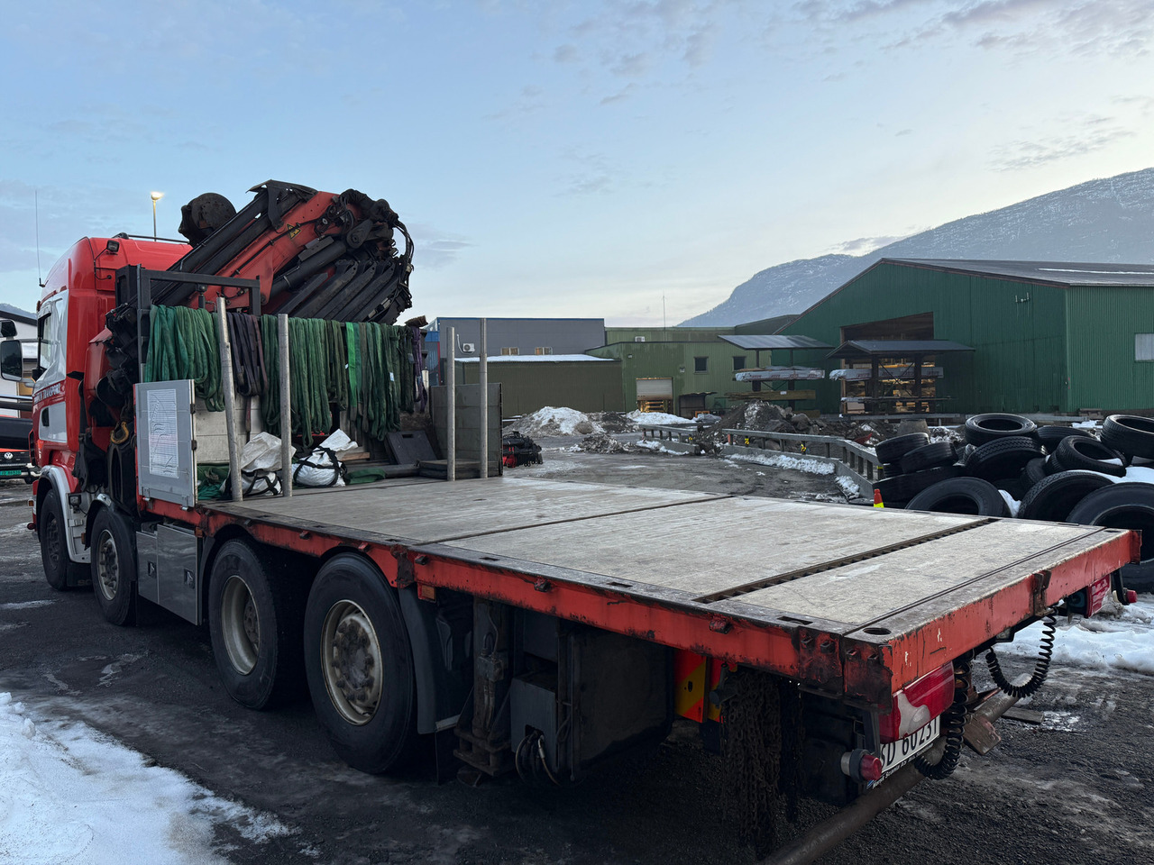Scania R560 - Crane truck, Dropside/ Flatbed truck: picture 4 Scania R560 - Crane truck, Dropside/ Flatbed truck: picture 4