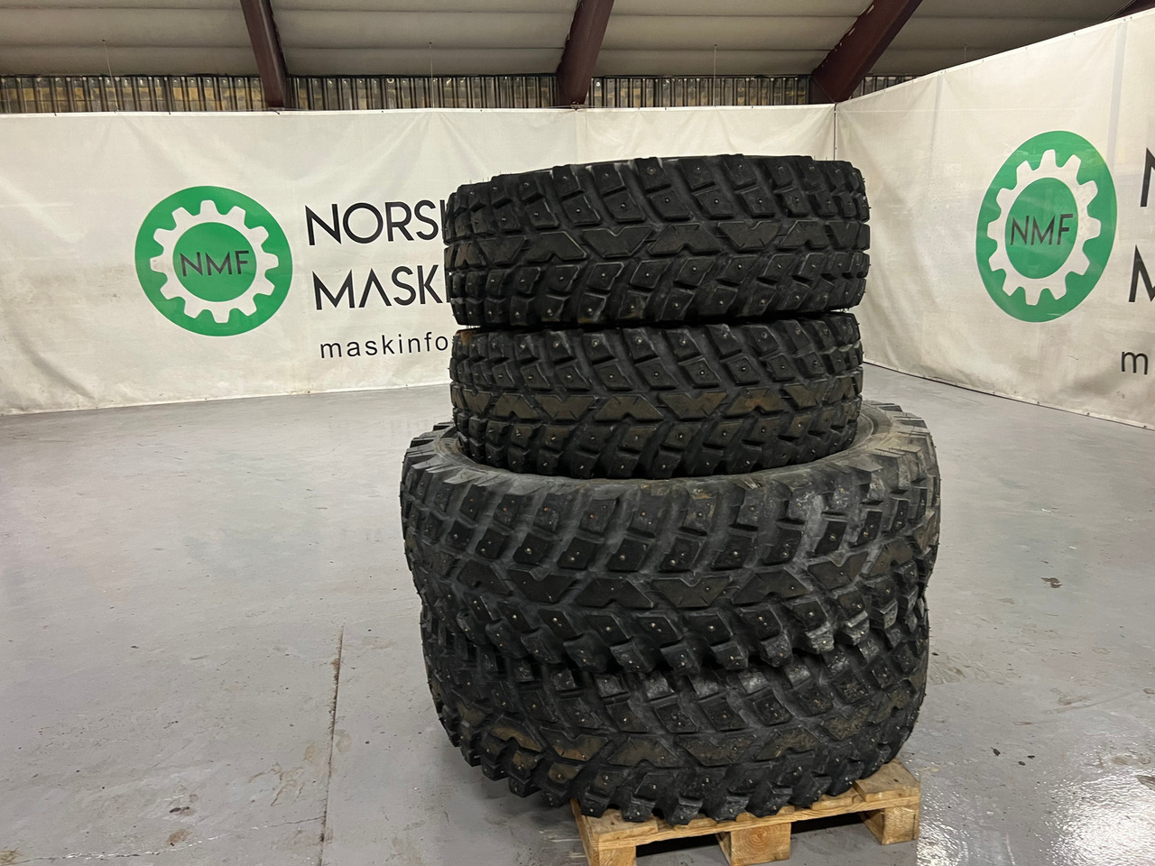 TRI 2 Dekk, TRI 2 DEKK MED PIGG - Wheel and tire package: picture 1 TRI 2 Dekk, TRI 2 DEKK MED PIGG - Wheel and tire package: picture 1