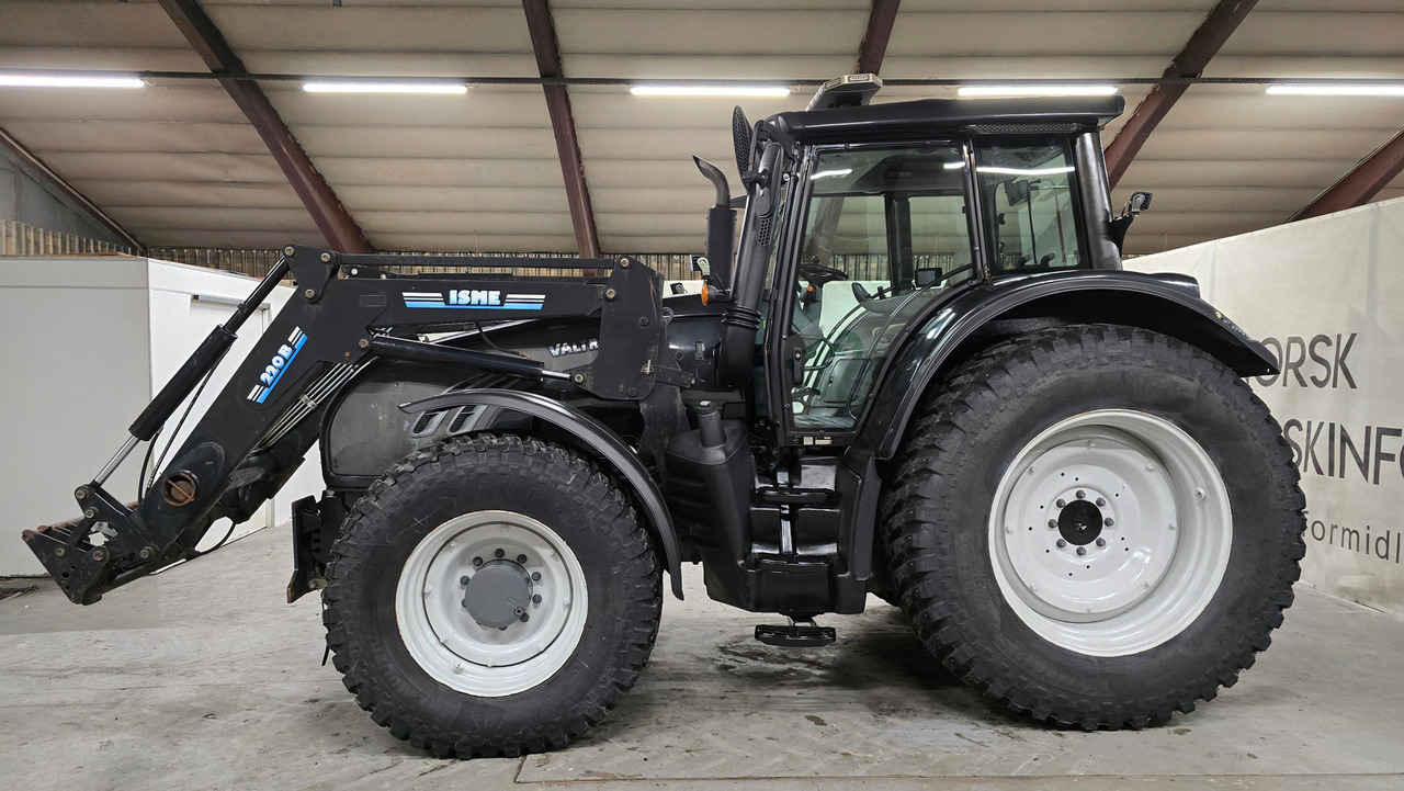 Valtra T182 - Farm tractor: picture 2 Valtra T182 - Farm tractor: picture 2