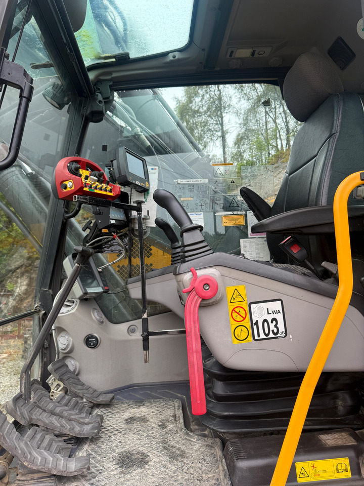 Crawler excavator Volvo EC250DL med Montabert tårn: picture 19