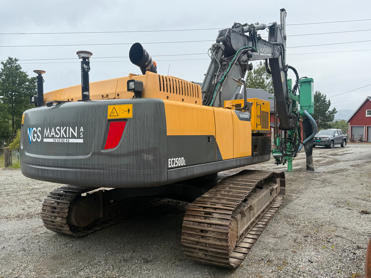 Crawler excavator Volvo EC250DL med Montabert tårn: picture 6