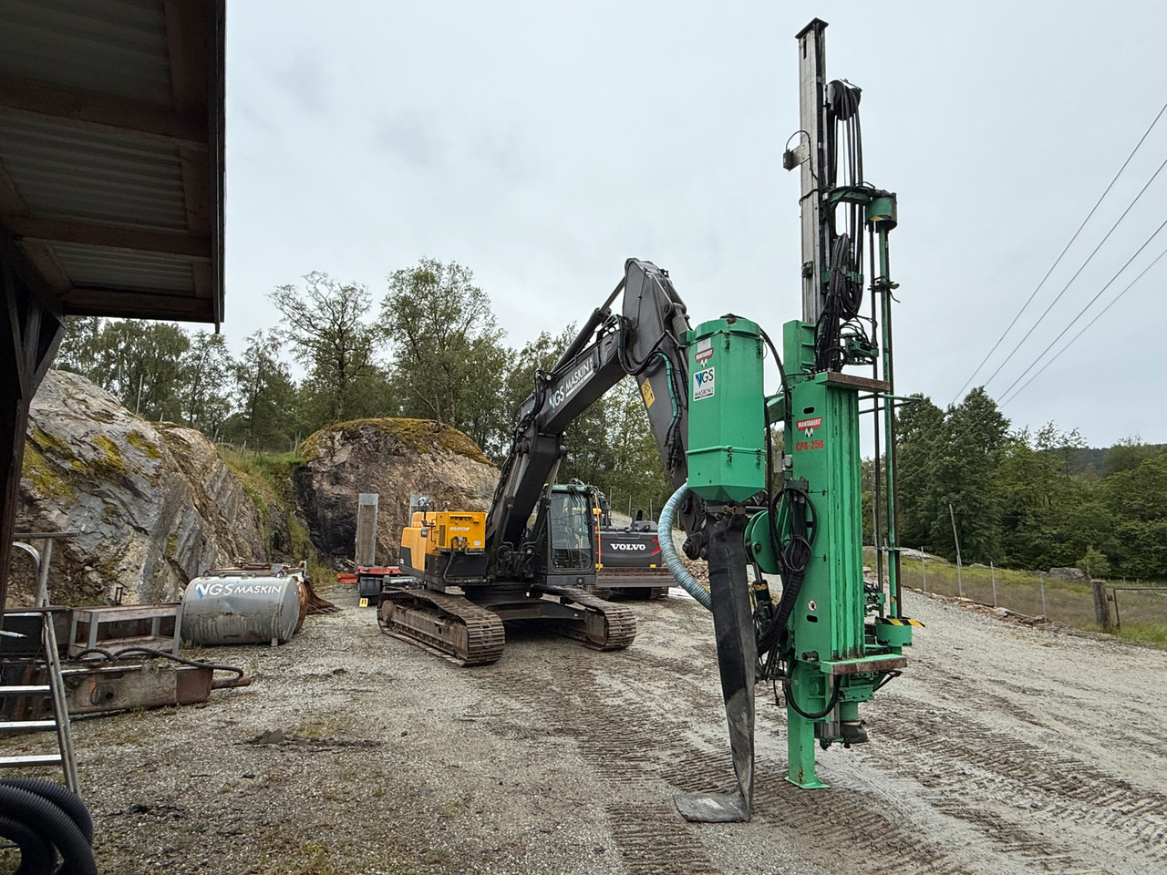 Crawler excavator Volvo EC250DL med Montabert tårn: picture 7