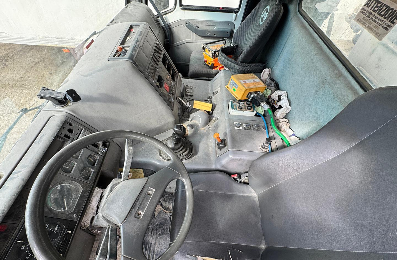 Betonpompa 28MT CIFA ASTRA HD84.38 - Mixer pump truck: picture 4 Betonpompa 28MT CIFA ASTRA HD84.38 - Mixer pump truck: picture 4