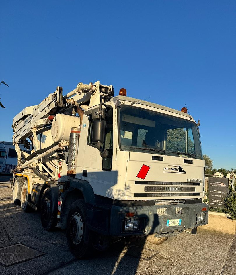 Betonpompa CIFA Iveco Trakker 410E44 - Concrete pump truck: picture 5 Betonpompa CIFA Iveco Trakker 410E44 - Concrete pump truck: picture 5