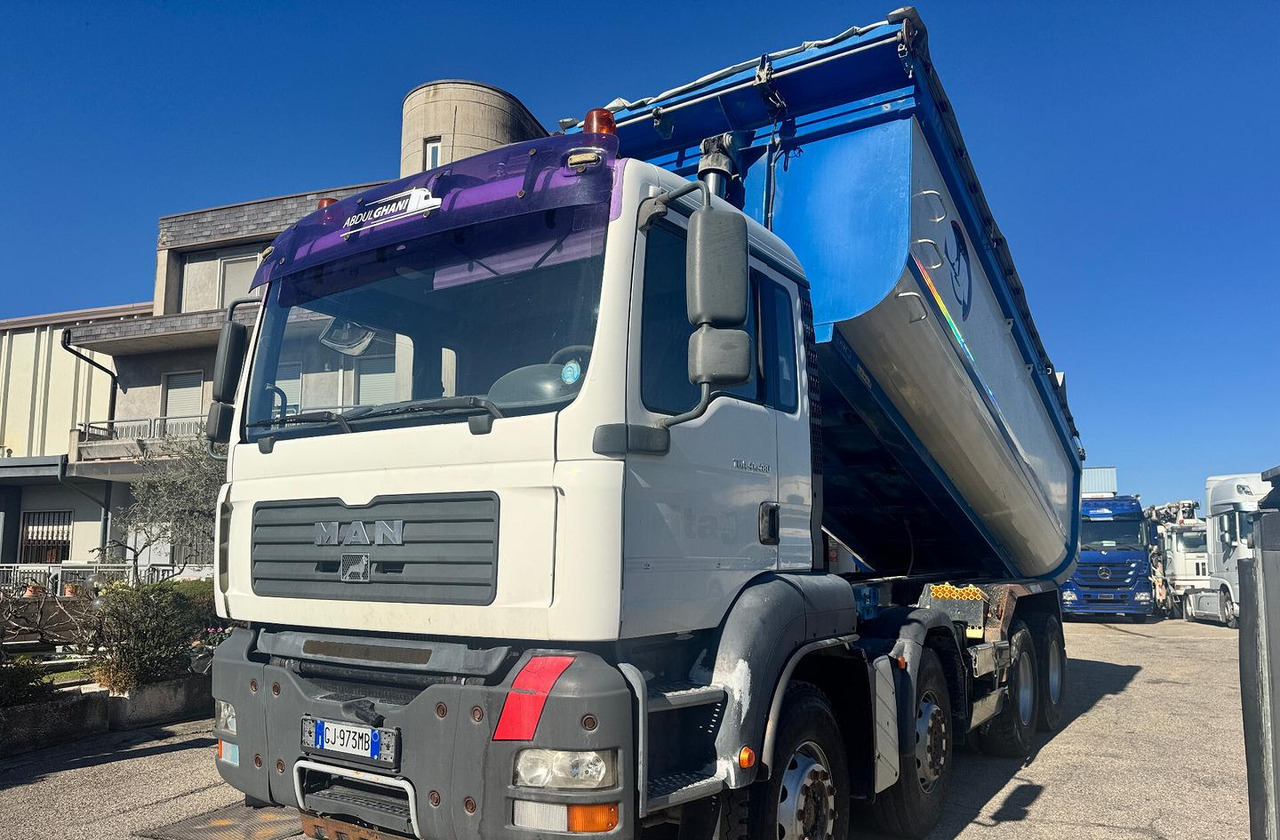 - Tipper: picture 1 - Tipper: picture 1