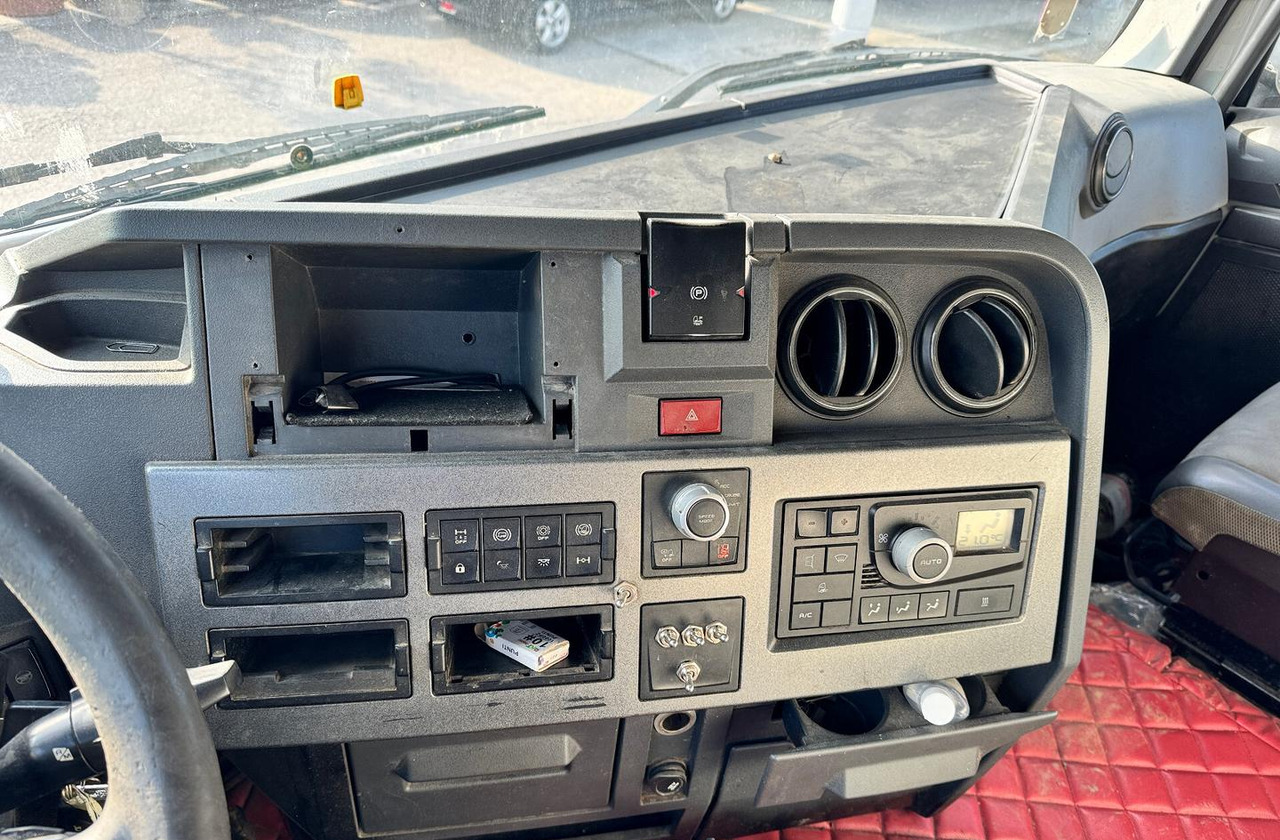 Tractor unit Renault T460 / 2015 / Euro 6: picture 7