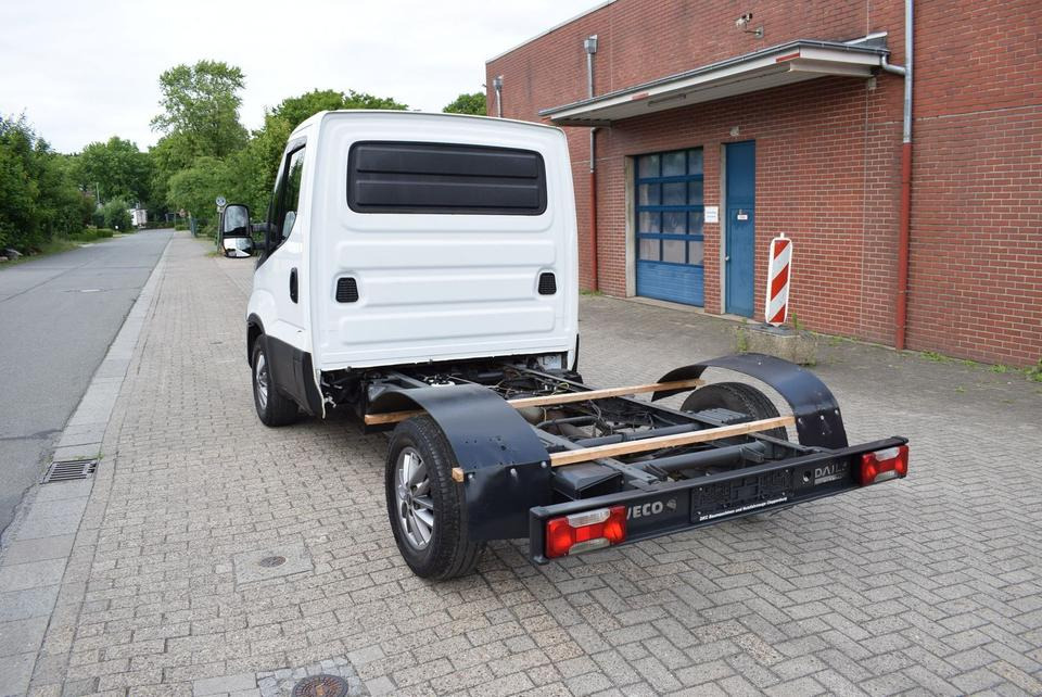 Iveco Daily 35 S21 3,0 Automatik Luftfederung Tempomat - Cab chassis truck, Van: picture 5 Iveco Daily 35 S21 3,0 Automatik Luftfederung Tempomat - Cab chassis truck, Van: picture 5