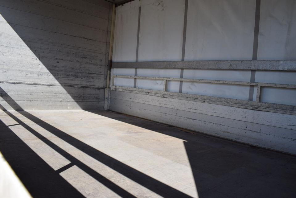 Curtainsider truck Mercedes-Benz Vario Vario 616 D GetränkeNutzlast 2450KG: picture 16