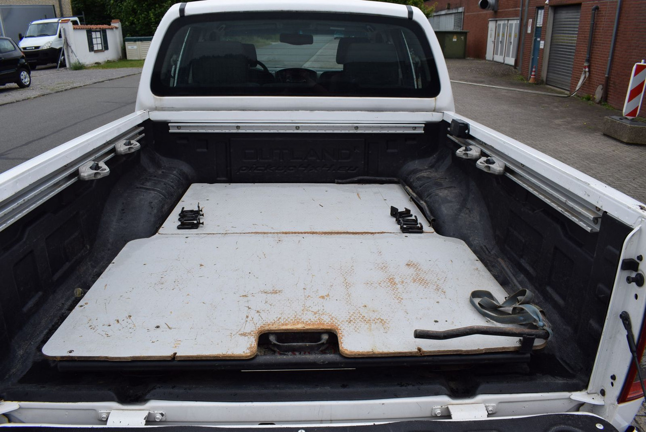 SUV Nissan Navara Double Cab SE 4x4 Automatik Hardtop AHK: picture 26