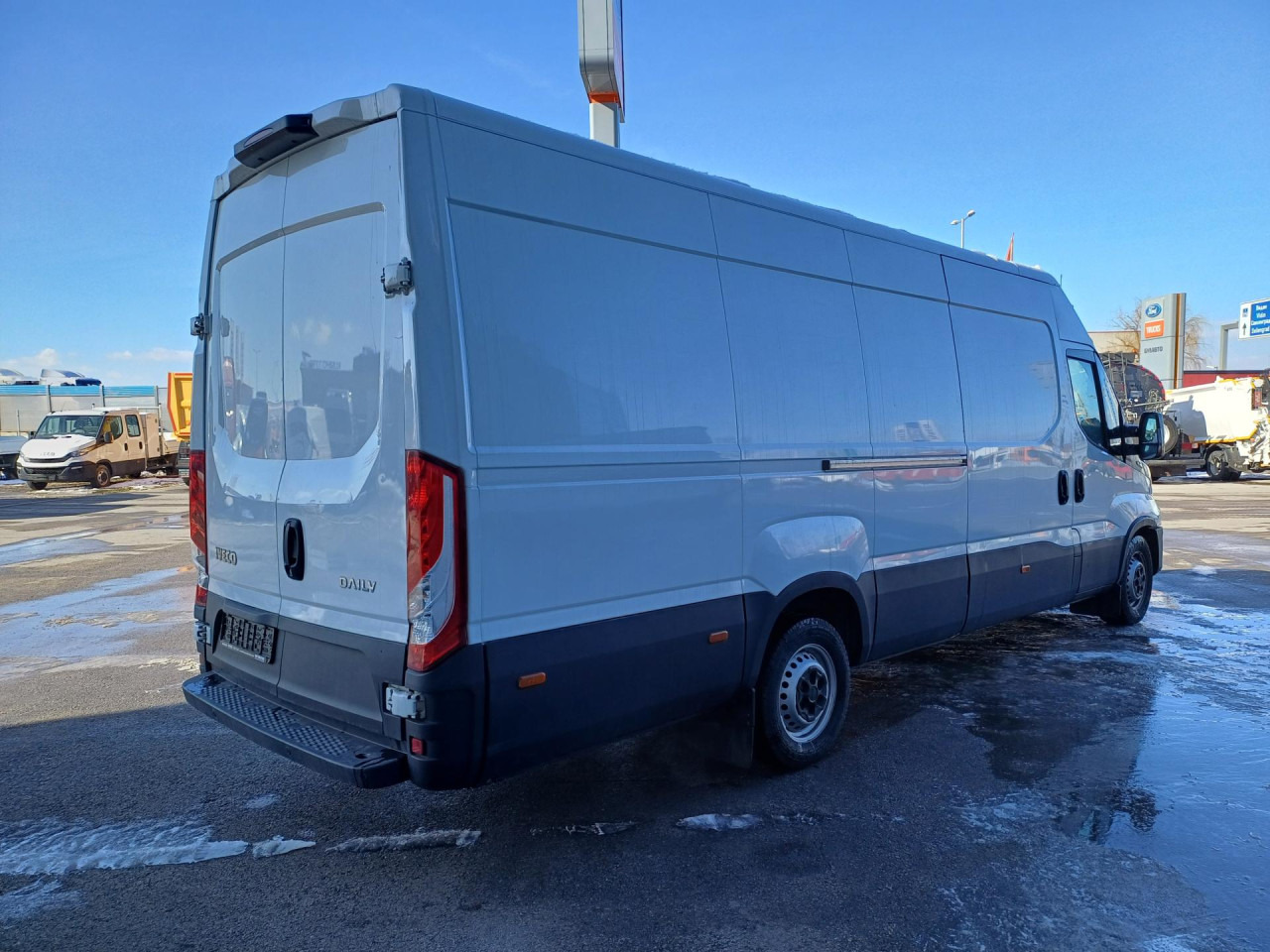 IVECO Daily 35S16V - Panel van: picture 4 IVECO Daily 35S16V - Panel van: picture 4