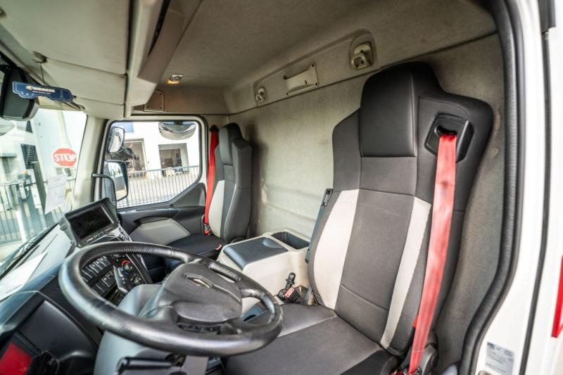 Box truck Renault D WIDE 320 DXI +DHOLLANDIA: picture 8