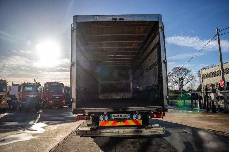 Renault PREMIUM 340 DXI+E5 - Box truck: picture 5 Renault PREMIUM 340 DXI+E5 - Box truck: picture 5