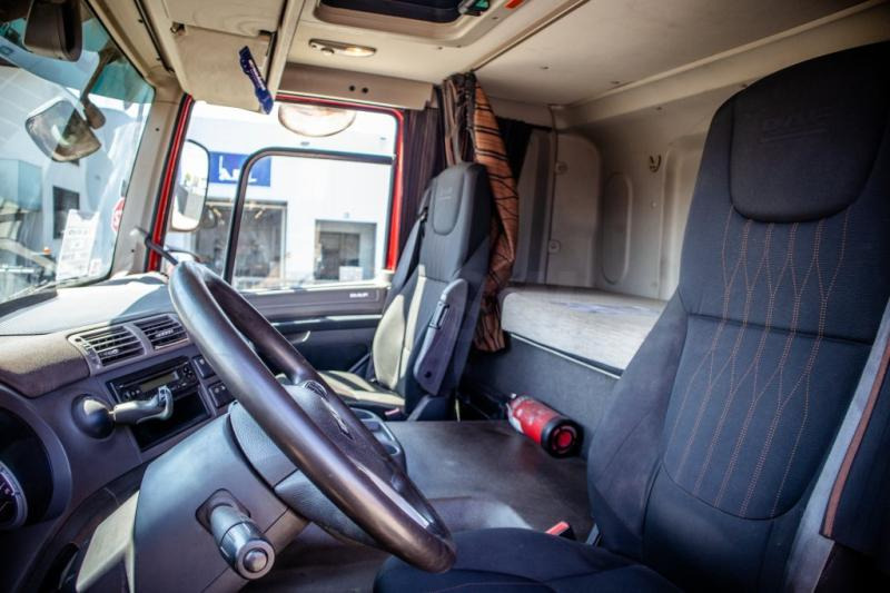 Interior photo 1: Tractor unit DAF CF480+56 ton+Intarder+hydr.