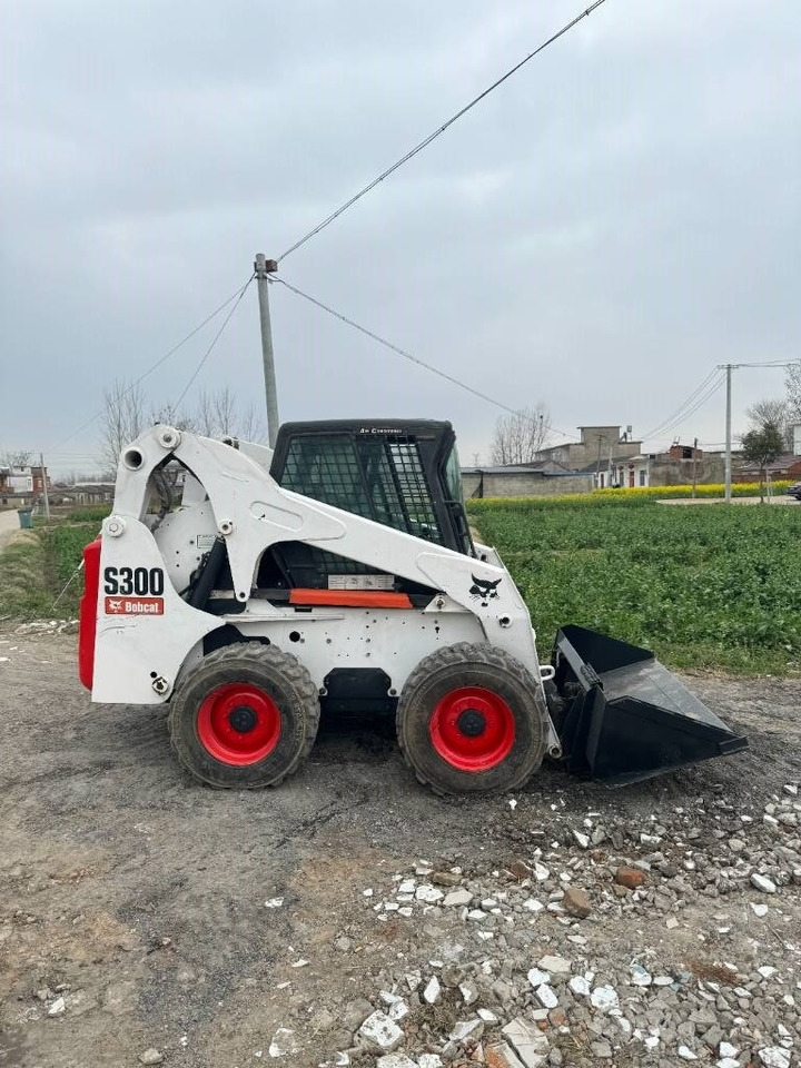 Bobcat S 300 - Skid steer loader: picture 2 Bobcat S 300 - Skid steer loader: picture 2