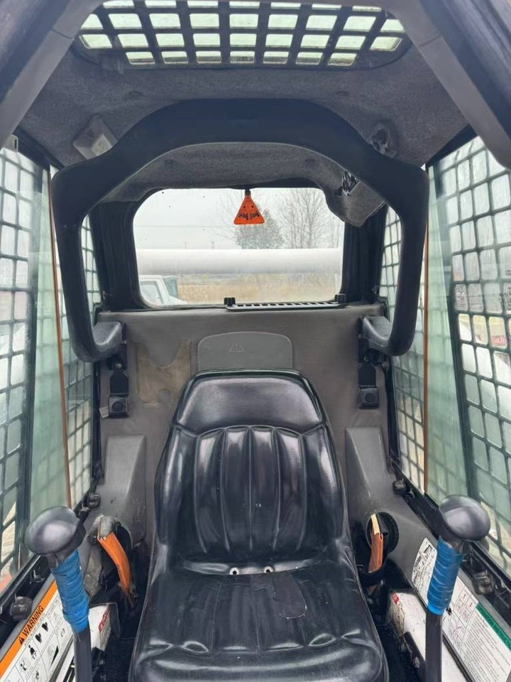 Bobcat S 300 - Skid steer loader: picture 2 Bobcat S 300 - Skid steer loader: picture 2