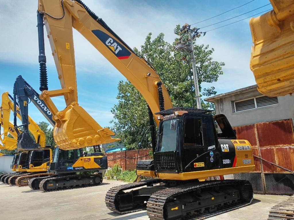CAT 320D2 - Crawler excavator: picture 4 CAT 320D2 - Crawler excavator: picture 4