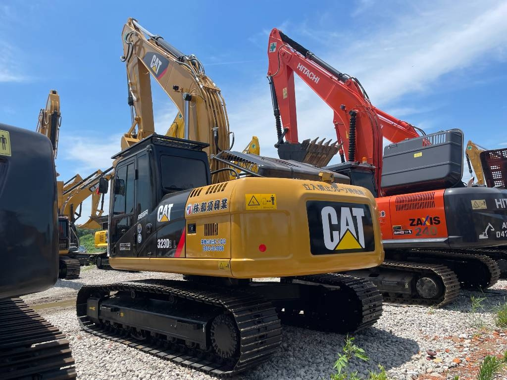 CAT 323D2  - Crawler excavator: picture 1 CAT 323D2  - Crawler excavator: picture 1