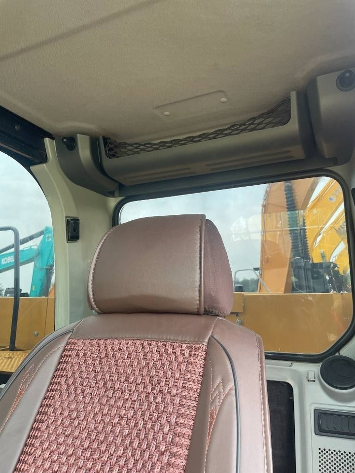 Crawler excavator CAT 330GC: picture 7
