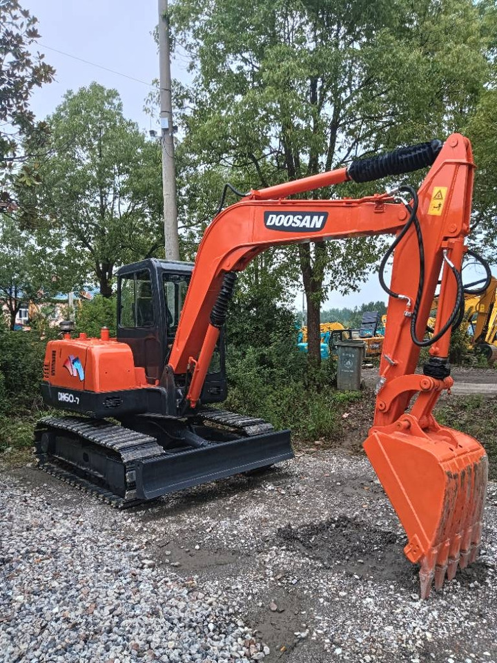 Doosan DH 60 - Crawler excavator: picture 1 Doosan DH 60 - Crawler excavator: picture 1