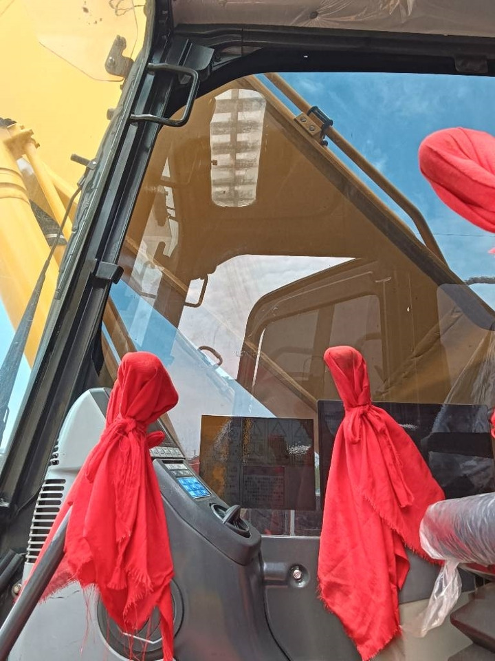 Komatsu PC 210 - Crawler excavator: picture 5 Komatsu PC 210 - Crawler excavator: picture 5