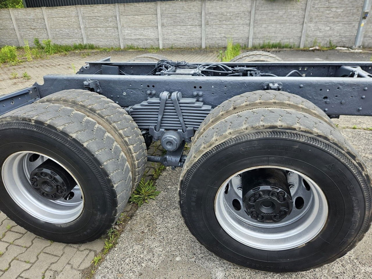 Scania 144 530 6X4 Manual Pump AND Injectros - Full Sprin G - Cab chassis truck: picture 4 Scania 144 530 6X4 Manual Pump AND Injectros - Full Sprin G - Cab chassis truck: picture 4