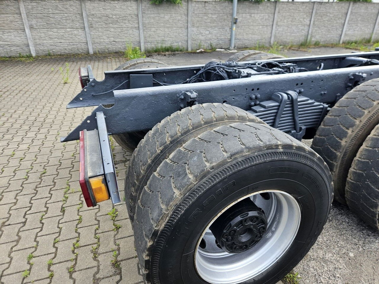 Scania 144 530 6X4 Manual Pump AND Injectros - Full Sprin G - Cab chassis truck: picture 5 Scania 144 530 6X4 Manual Pump AND Injectros - Full Sprin G - Cab chassis truck: picture 5